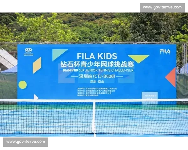 巅峰对决点燃激情全场见证网球荣耀时刻与青春力量交织绽放三强争锋